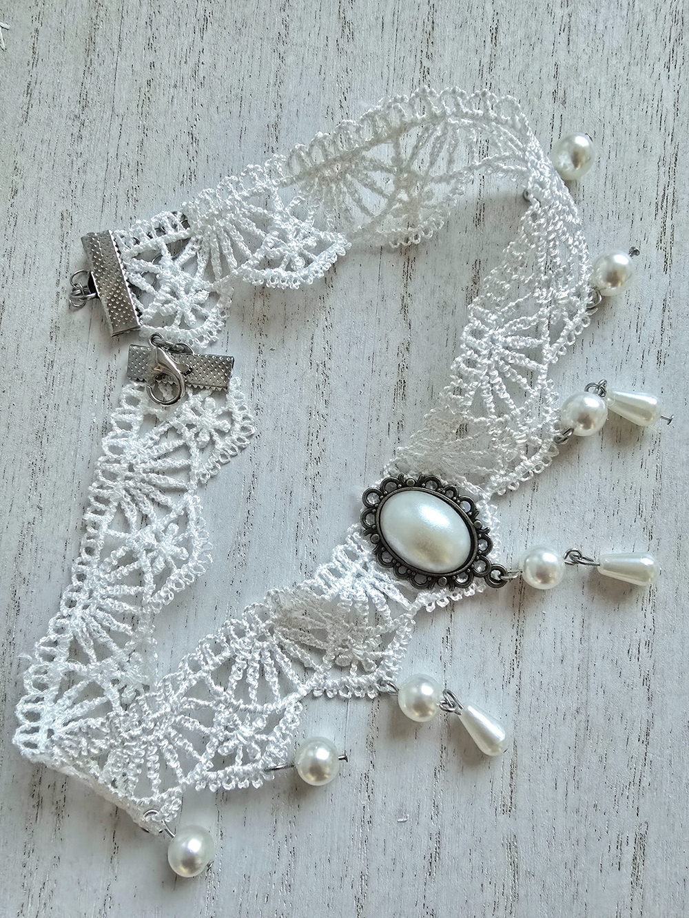 White Lace Pearl Choker Necklace - Vintage-Inspired